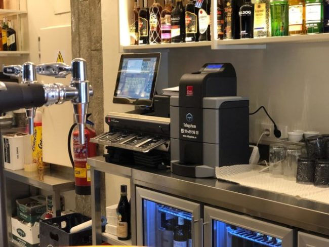 Instalación cajón inteligente CashGuard en Restaurante Mooser | Telsystem distribuidor oficial Instalación-cajón-inteligente-CashGuard-en-Restaurante-Mooser