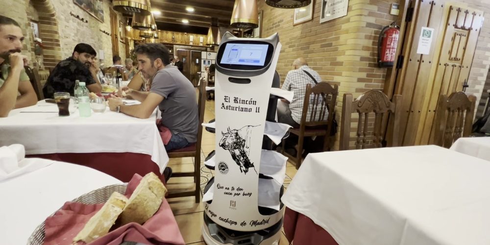Mejora la experiencia de tus clientes con nuestros robots camareros para hostelería Mejora la experiencia de tus clientes con nuestros robots camareros para hostelería